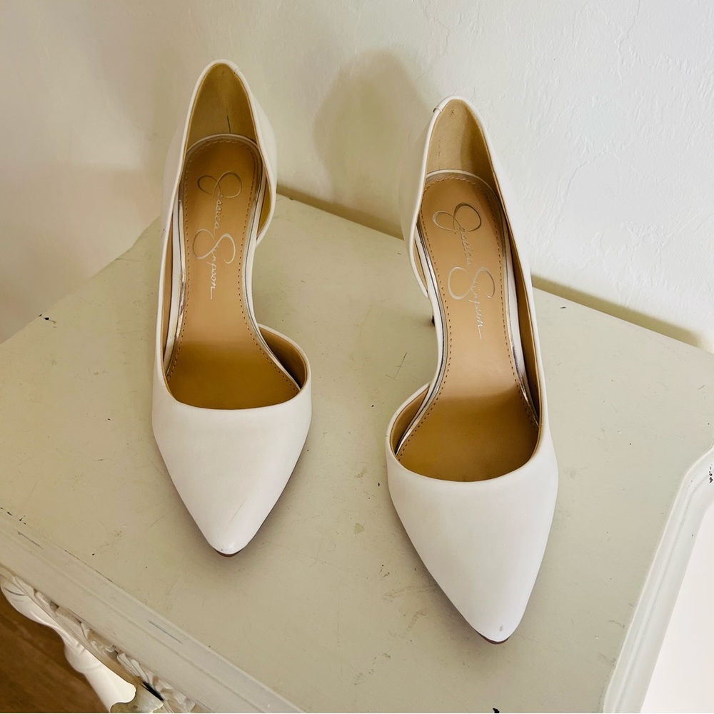 White Jessica Simpson Dorsay faux leather high heels pump shoes